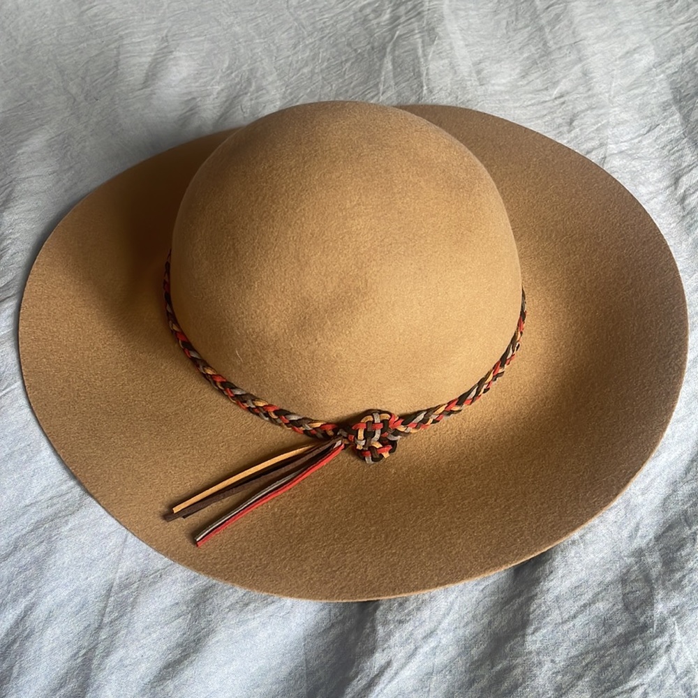 Wool hat - Picture 3 of 3